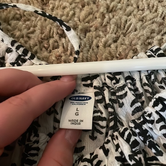 Old Navy tunic tank with hand tied tassel straps. Black&white print with lace. - Picture 4 of 6